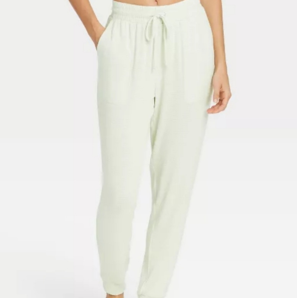 Stars Above light green pants size small